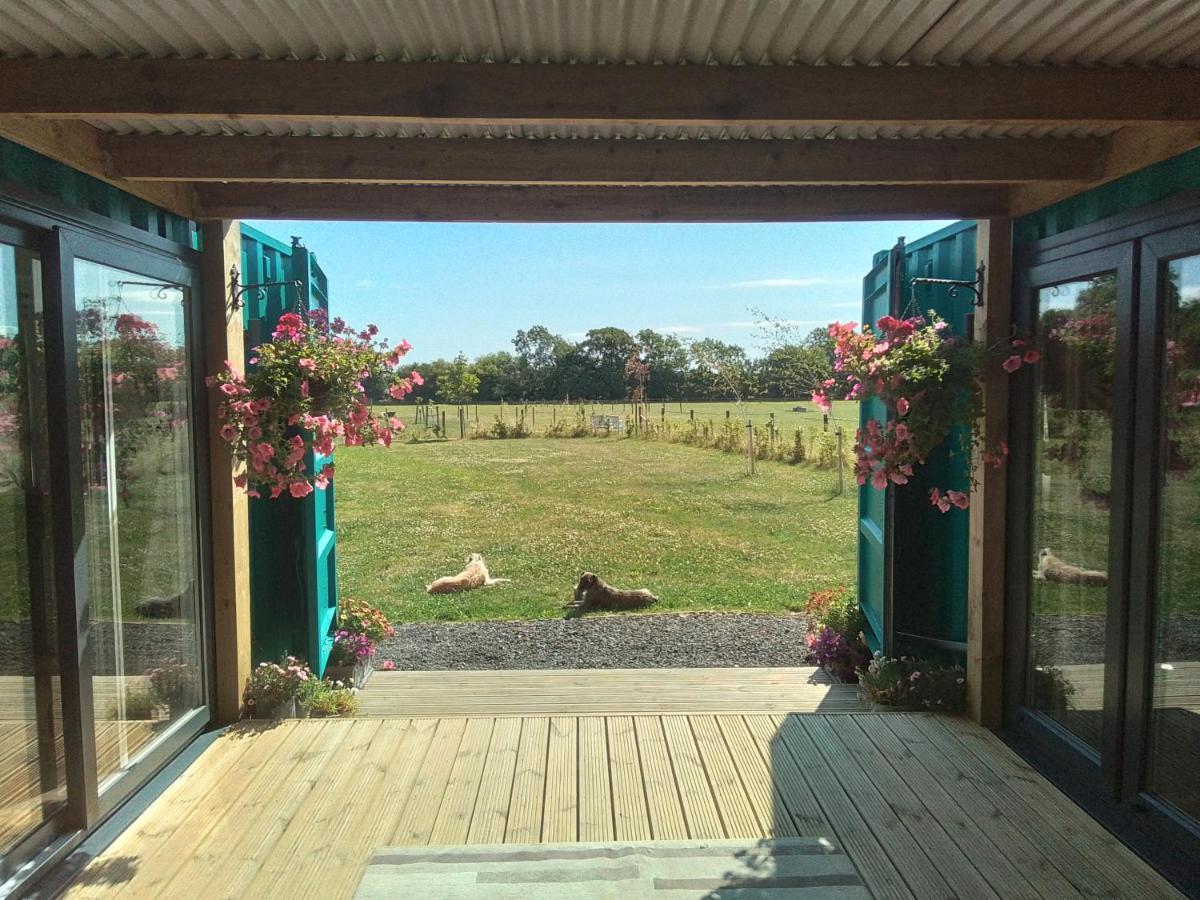 Delphinum Cabin Badsey Bagian luar foto