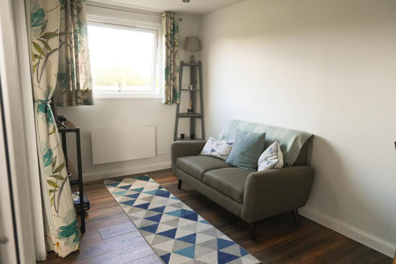 Delphinum Cabin Badsey Bagian luar foto