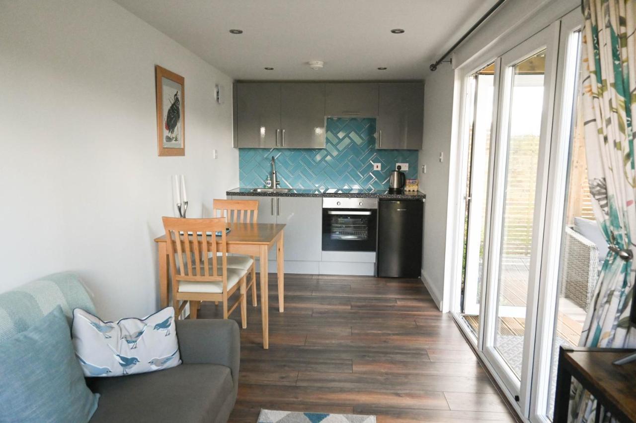Delphinum Cabin Badsey Bagian luar foto