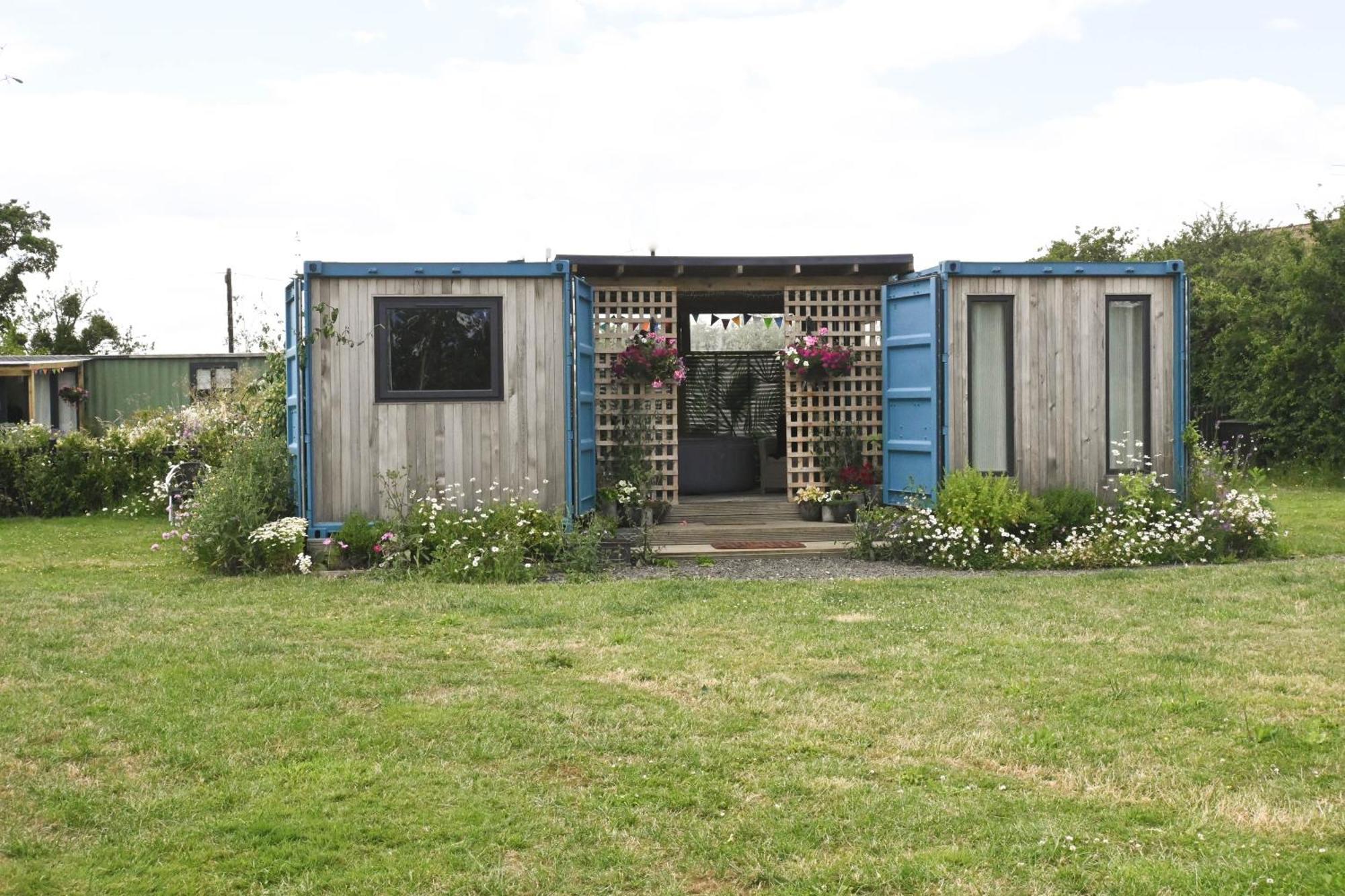 Delphinum Cabin Badsey Bagian luar foto